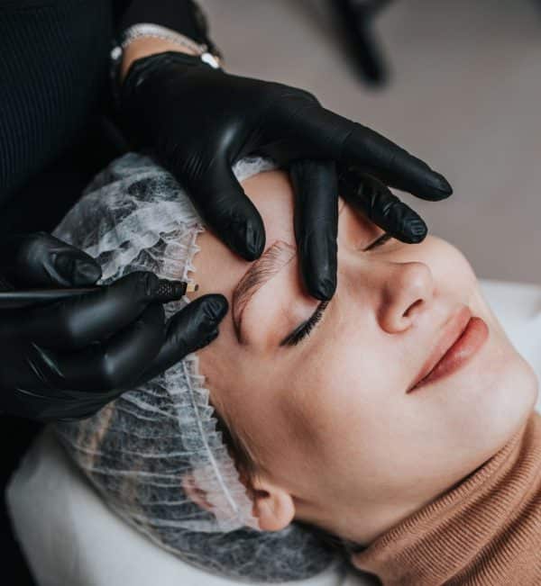 EYEBROW MICROBLADING COURSE <br><p> دورة تحديد الحواجب بالميكروبليدنج </p>